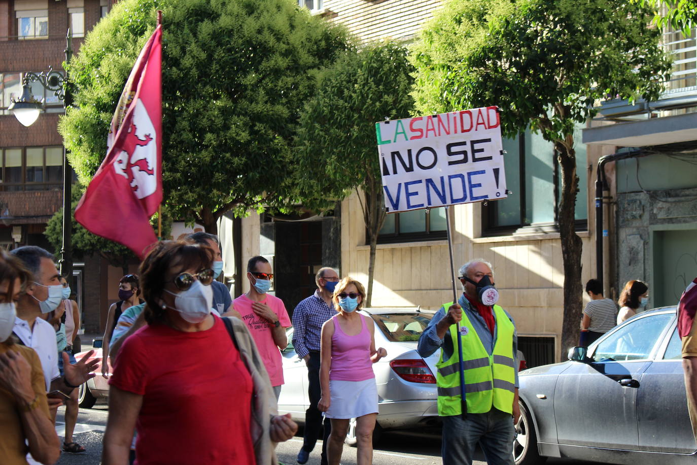 Fotos: León sale a la calle para luchar por el sistema público de salud