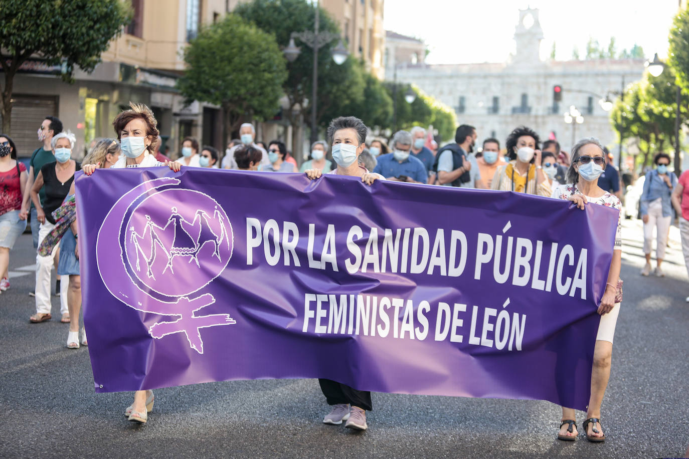 Fotos: León sale a la calle para luchar por el sistema público de salud