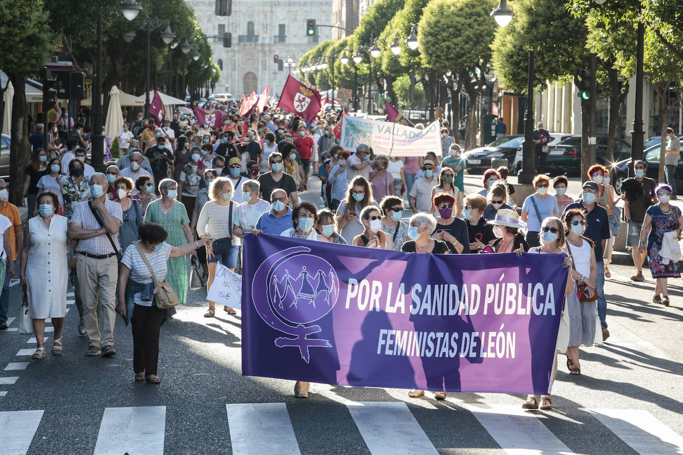 Fotos: León sale a la calle para luchar por el sistema público de salud