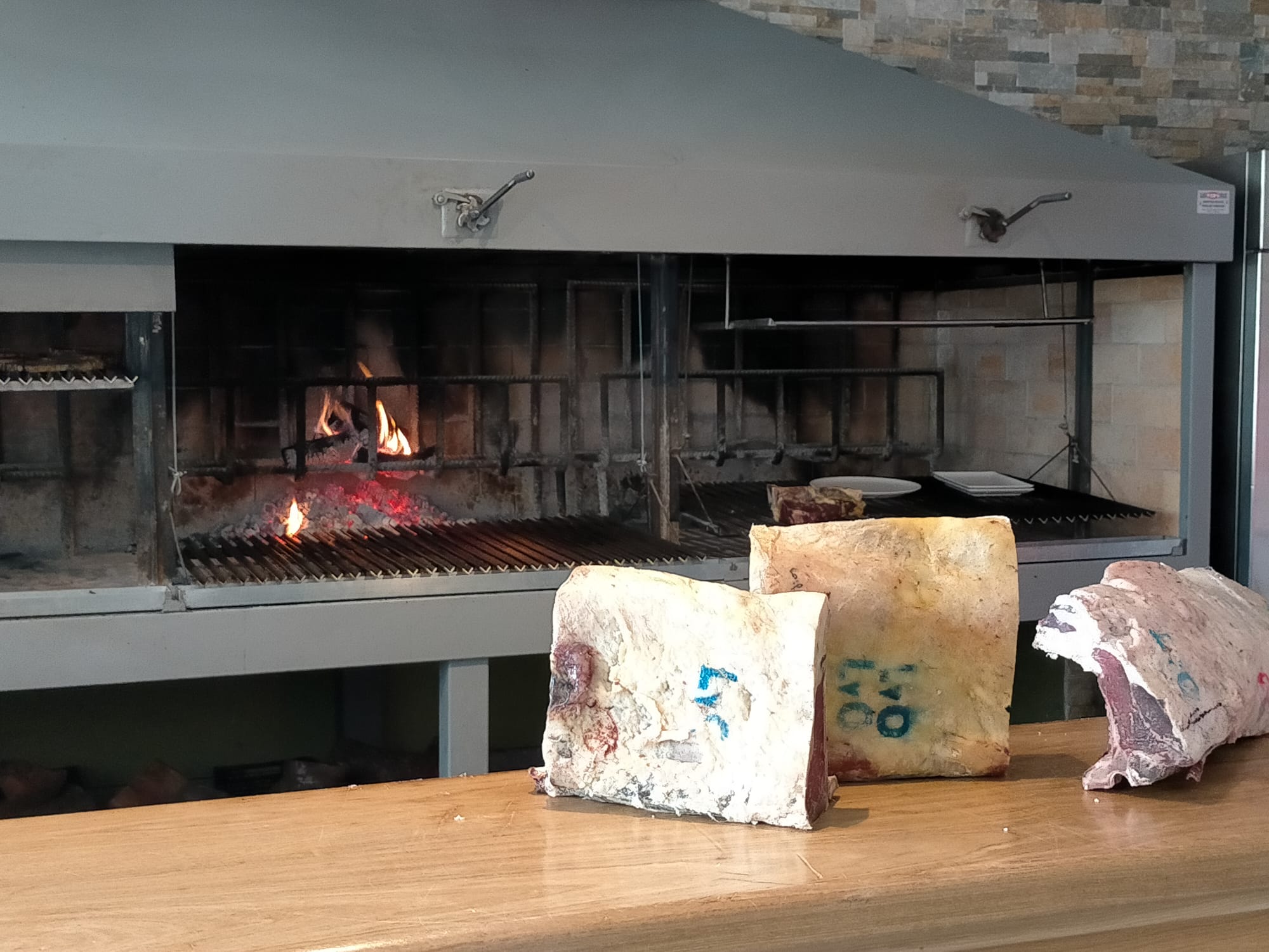 Este restaurante con hotel abre de nuevo sus puertas desde este viernes con todas las medidas de seguridad para disfrutar de sus instalaciones y su 'Carne nivel Dios'.