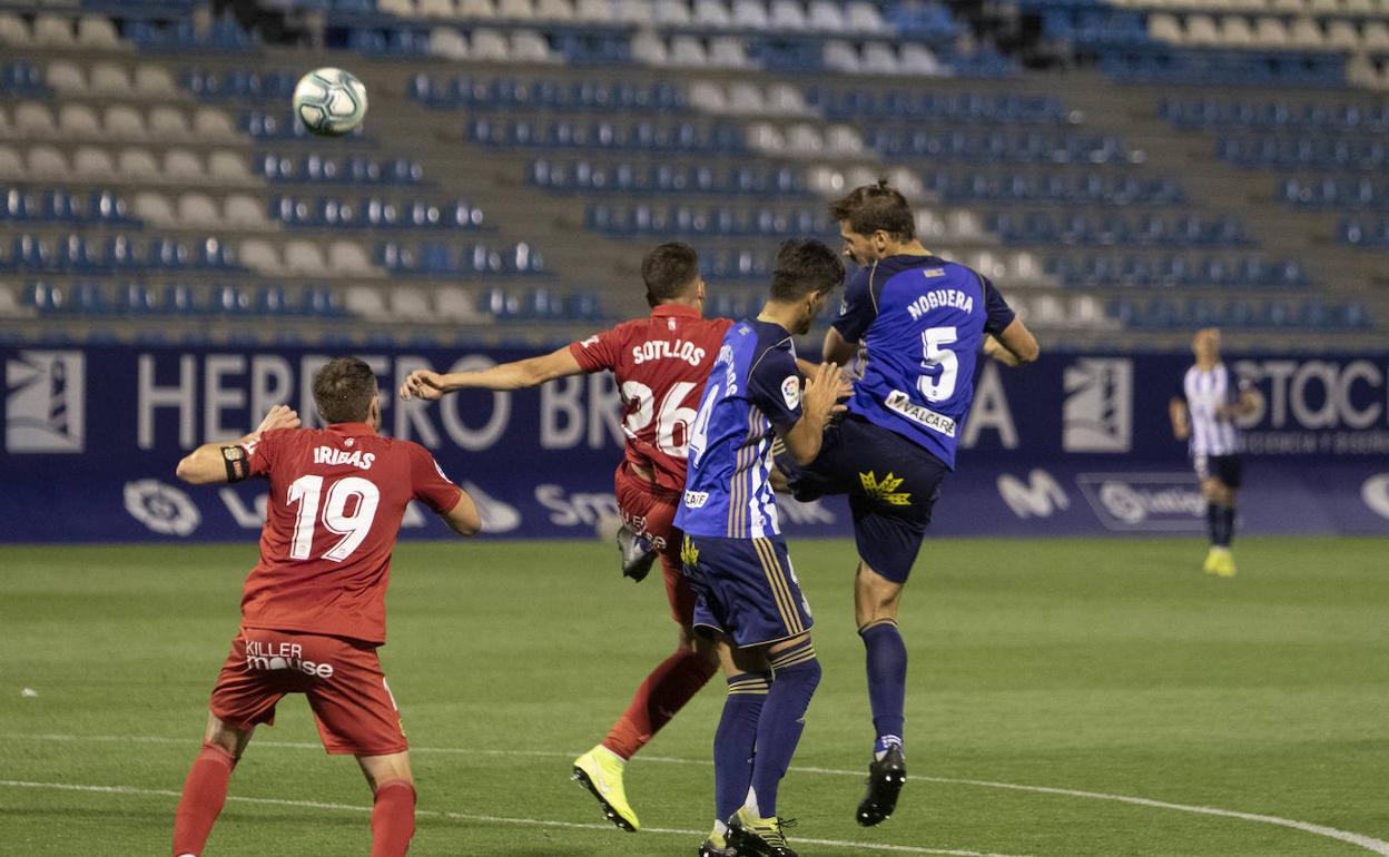 Un lance del último partido de la Ponferradina.