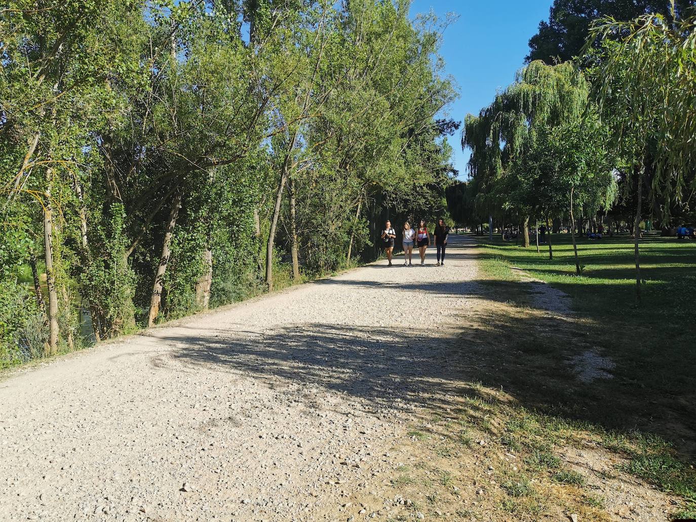 Los leoneses acuden a este parque de la capital para disfrutar del buen tiempo.