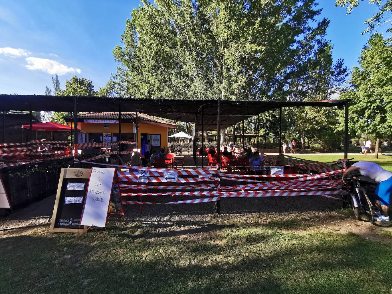 Los leoneses acuden a este parque de la capital para disfrutar del buen tiempo.