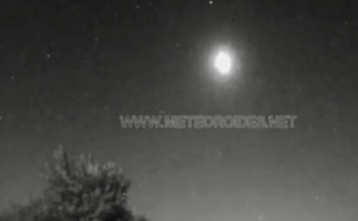 Una gran bola de fuego tan brillante como la Luna llena atraviesa la Península