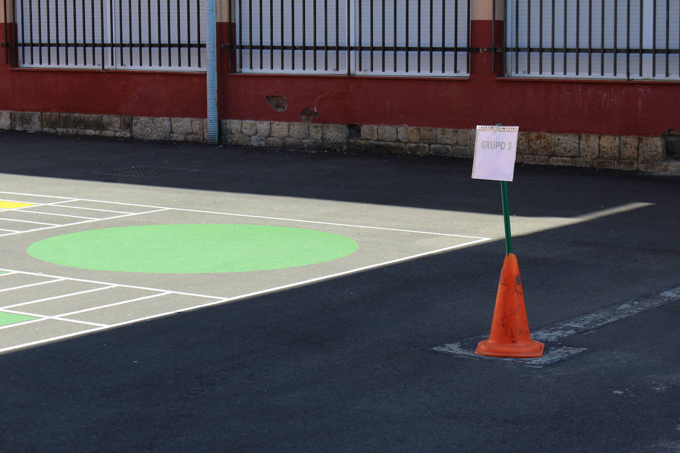 Fotos: Primer día del Programa para la Mejora del Éxito Educativo en el CEIP San Claudio de León