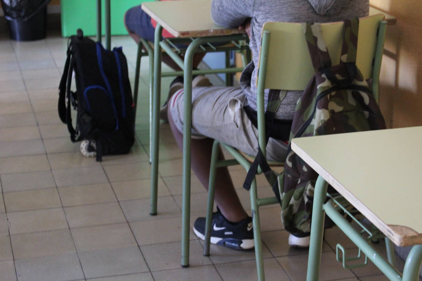 Fotos: Primer día del Programa para la Mejora del Éxito Educativo en el CEIP San Claudio de León