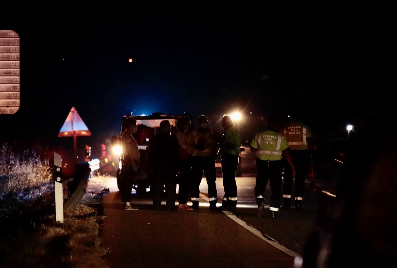 Tres mujeres fallecen en un atropello en la N-620 en el término municipal de Pedrosillo el Ralo. En las imágenes, el lugar del accidente.