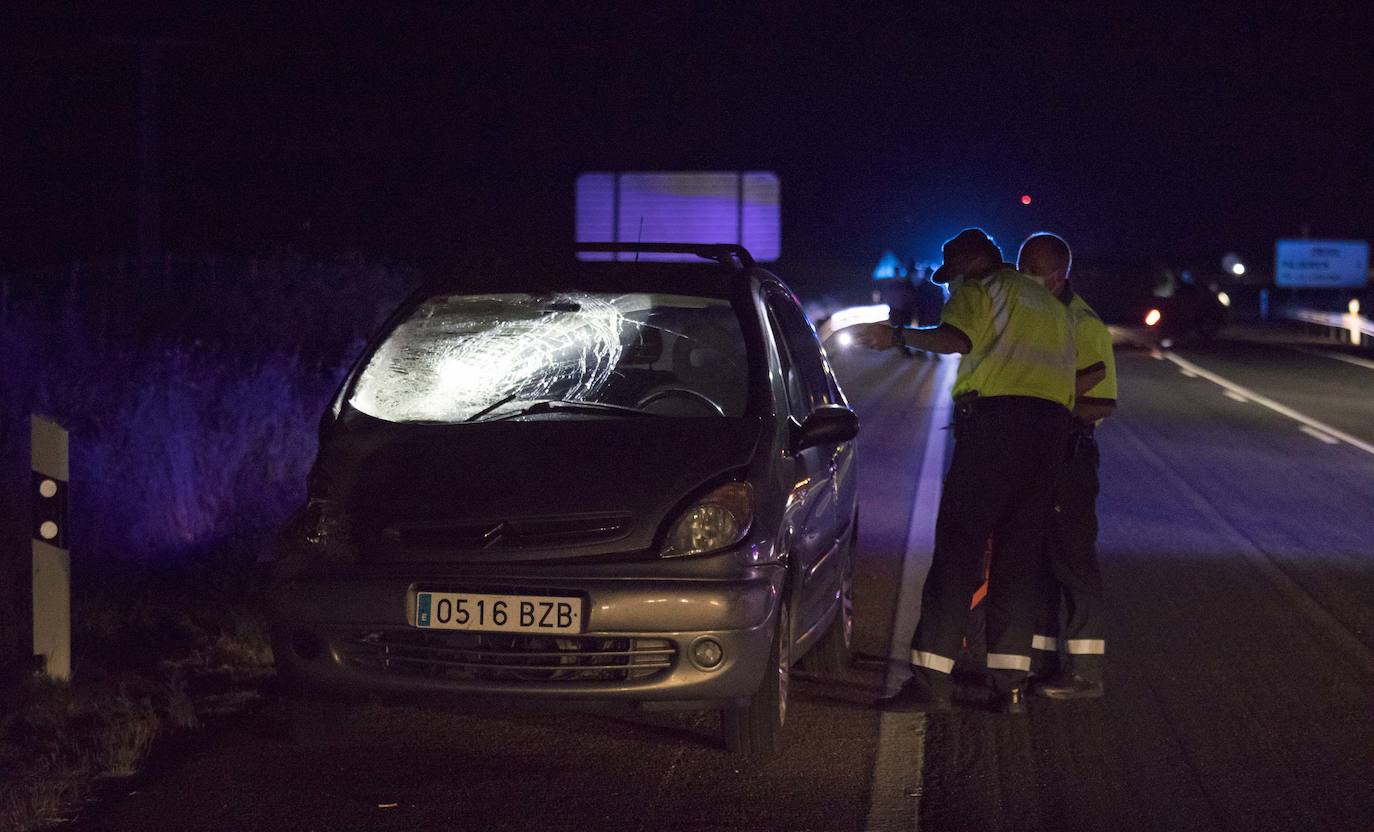 Tres mujeres fallecen en un atropello en la N-620 en el término municipal de Pedrosillo el Ralo. En las imágenes, el lugar del accidente.