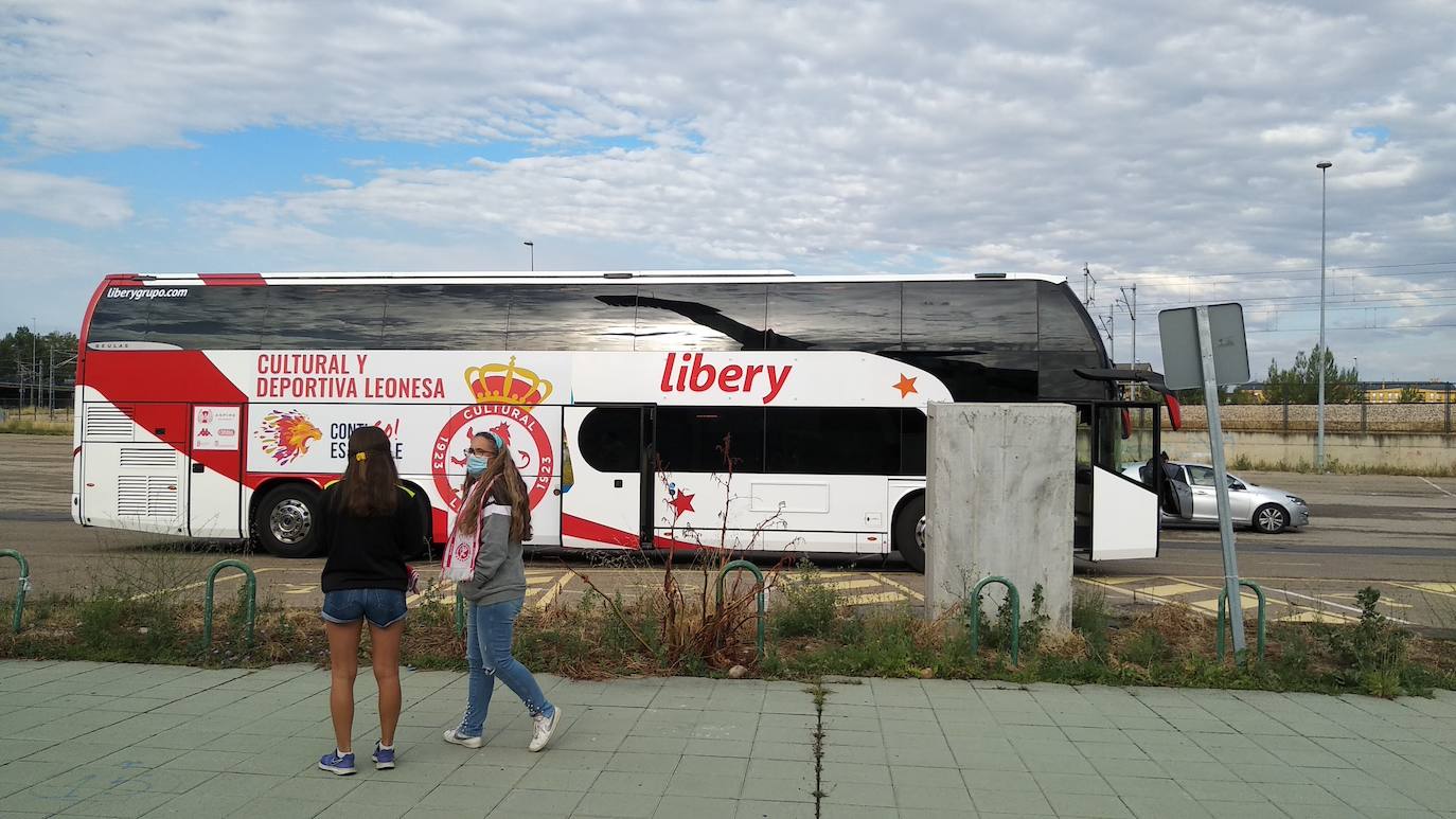 El equipo de José Manuel Aira recibe el cariño y el calor de la hinchada antes de viajar a tierras andaluzas.