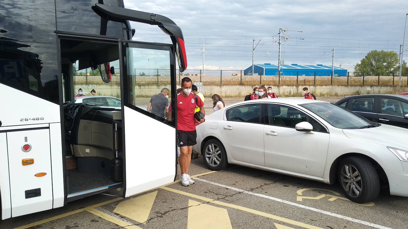 El equipo de José Manuel Aira recibe el cariño y el calor de la hinchada antes de viajar a tierras andaluzas.