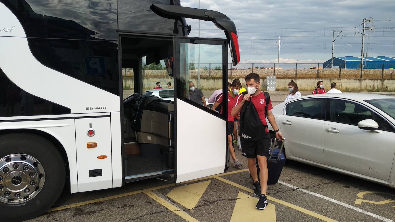 El equipo de José Manuel Aira recibe el cariño y el calor de la hinchada antes de viajar a tierras andaluzas.