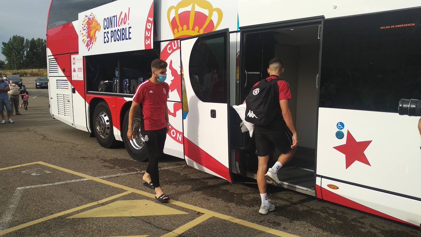 El equipo de José Manuel Aira recibe el cariño y el calor de la hinchada antes de viajar a tierras andaluzas.