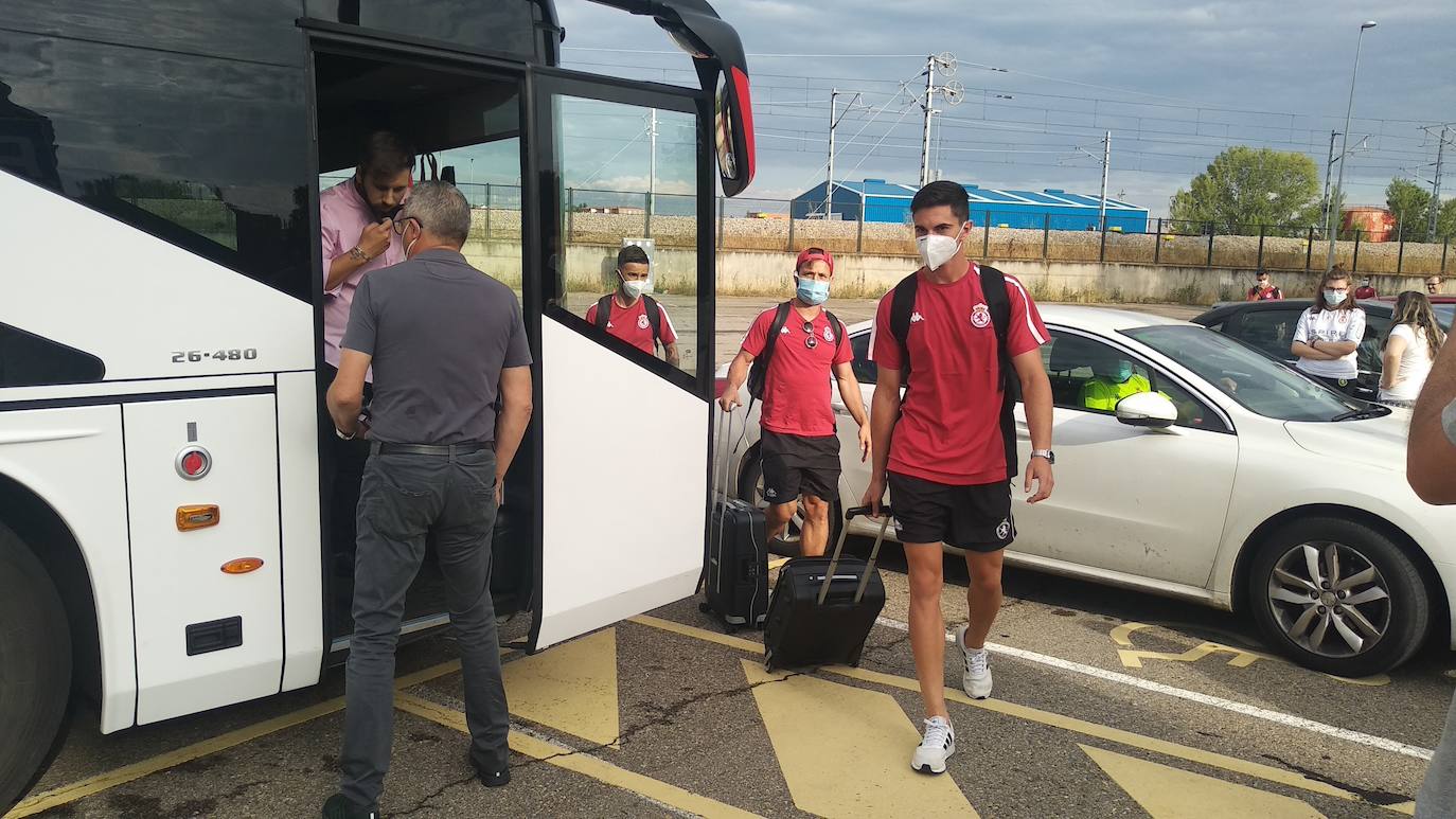 El equipo de José Manuel Aira recibe el cariño y el calor de la hinchada antes de viajar a tierras andaluzas.