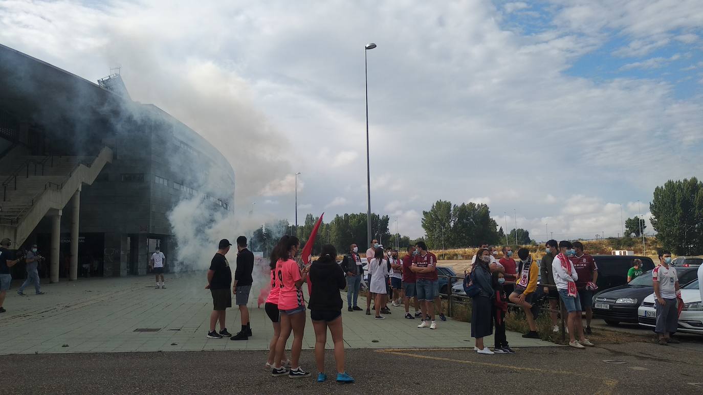 El equipo de José Manuel Aira recibe el cariño y el calor de la hinchada antes de viajar a tierras andaluzas.