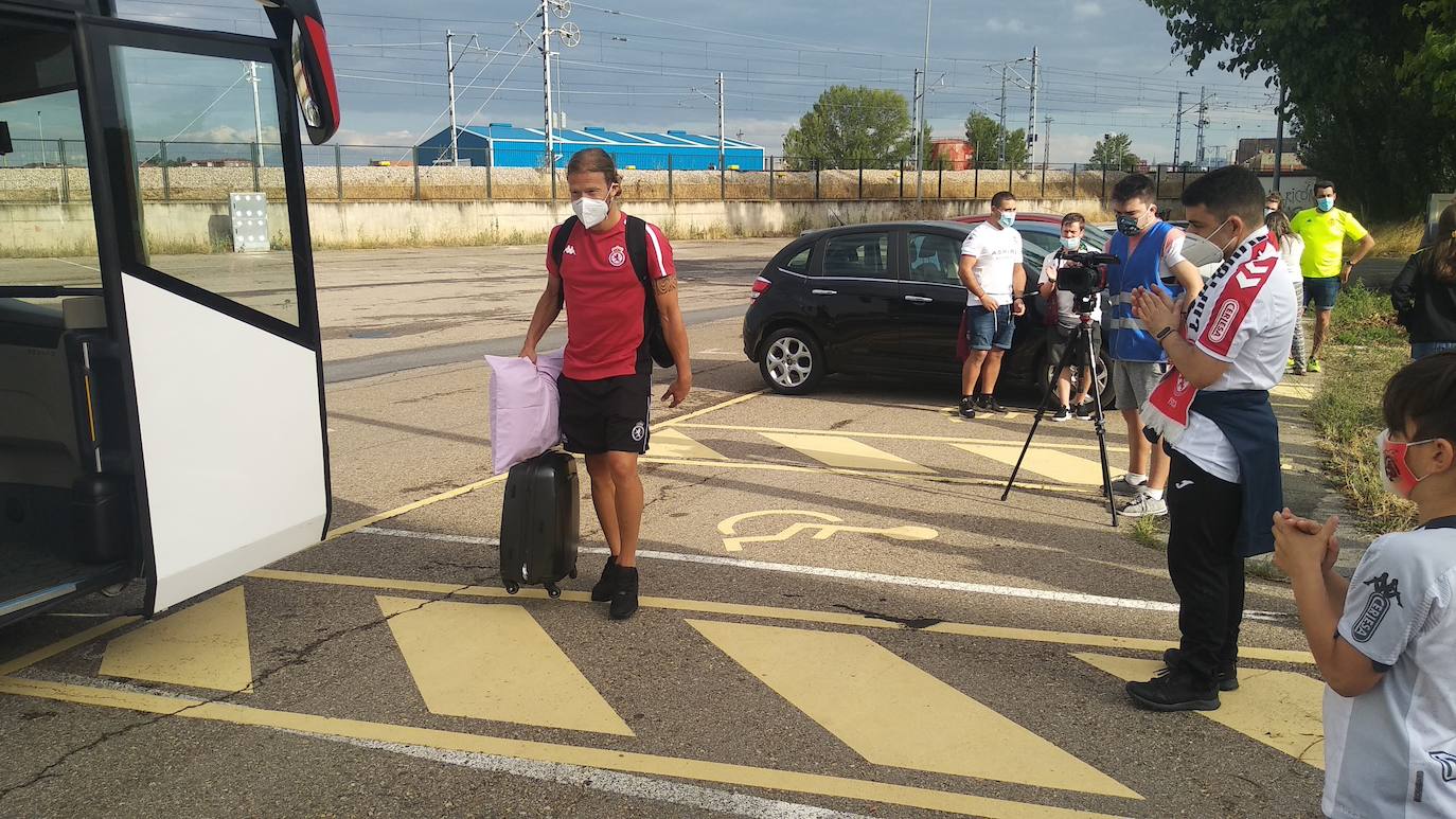 El equipo de José Manuel Aira recibe el cariño y el calor de la hinchada antes de viajar a tierras andaluzas.