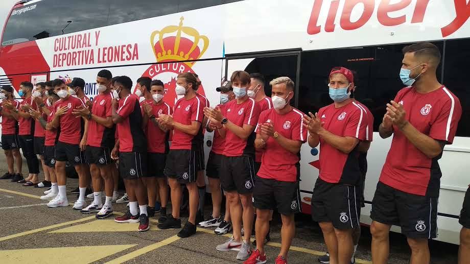 El equipo de José Manuel Aira recibe el cariño y el calor de la hinchada antes de viajar a tierras andaluzas.