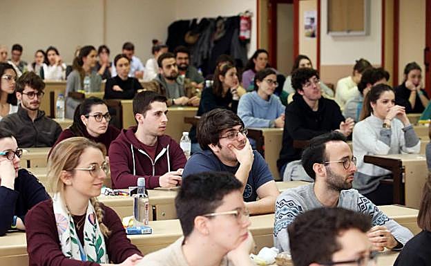 Examen para la obtención de plazas MIR, este enero, en Oviedo. 