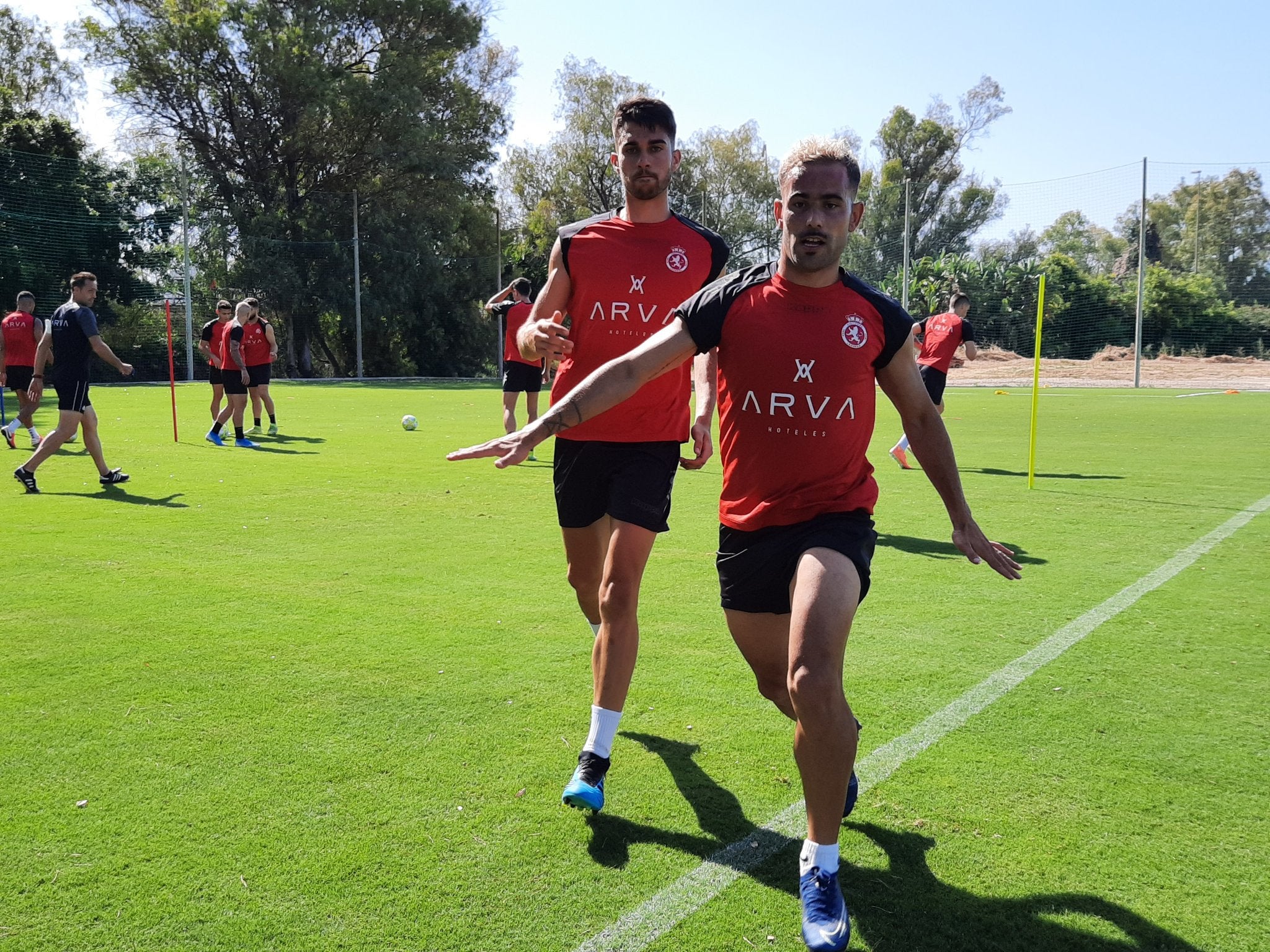 La Cultural sigue con sus entrenamientos en Marbella a la espera de su primer partido.