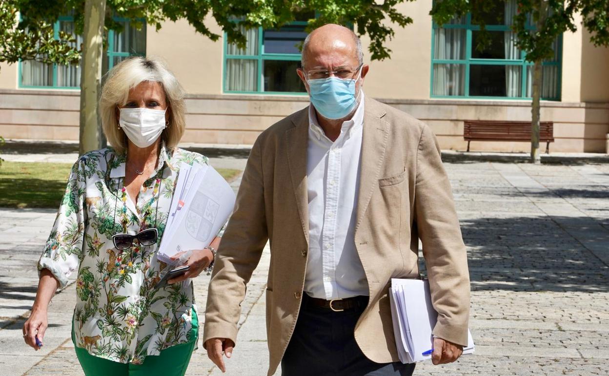 Verónica Casado y Francisco Igea, este juves, momentos antes de su rueda de prensa.