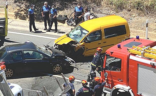 Galería. Lugar del accidente, con la intervención de los equipos de emergencia. 
