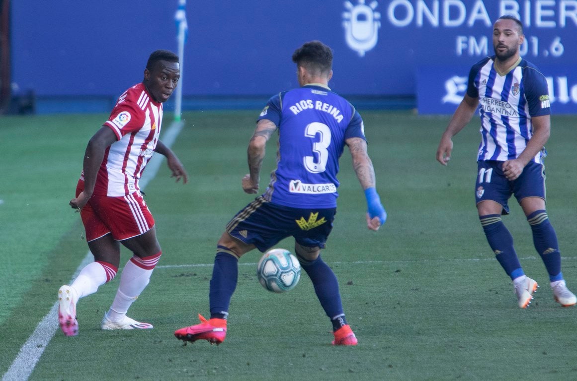 La Ponferradina se impone al Almería con gol de Yuri en El Toralín y logra respirar tranquila con la salvación en el bolsillo | El delantero se convierte en el máximo goleador en solitario de la historia de la Deportiva con 157 'dianas'. 