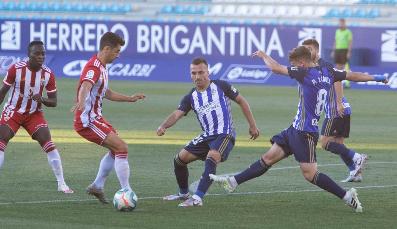 La Ponferradina se impone al Almería con gol de Yuri en El Toralín y logra respirar tranquila con la salvación en el bolsillo | El delantero se convierte en el máximo goleador en solitario de la historia de la Deportiva con 157 'dianas'. 