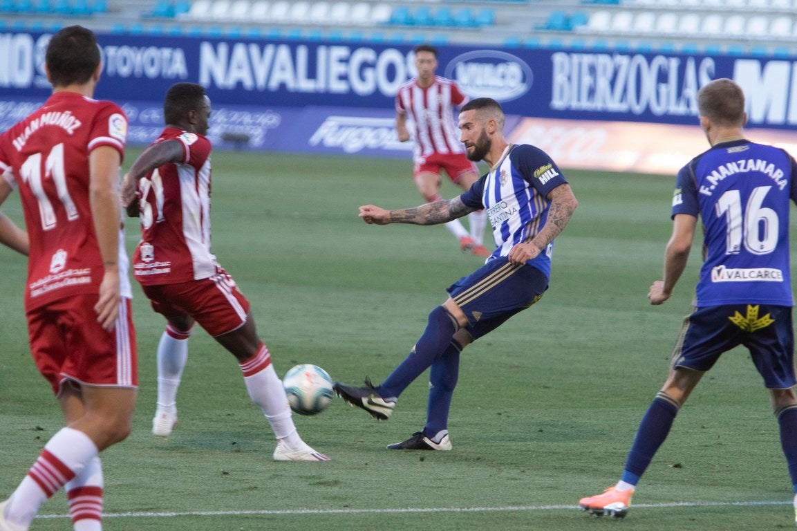 La Ponferradina se impone al Almería con gol de Yuri en El Toralín y logra respirar tranquila con la salvación en el bolsillo | El delantero se convierte en el máximo goleador en solitario de la historia de la Deportiva con 157 'dianas'. 