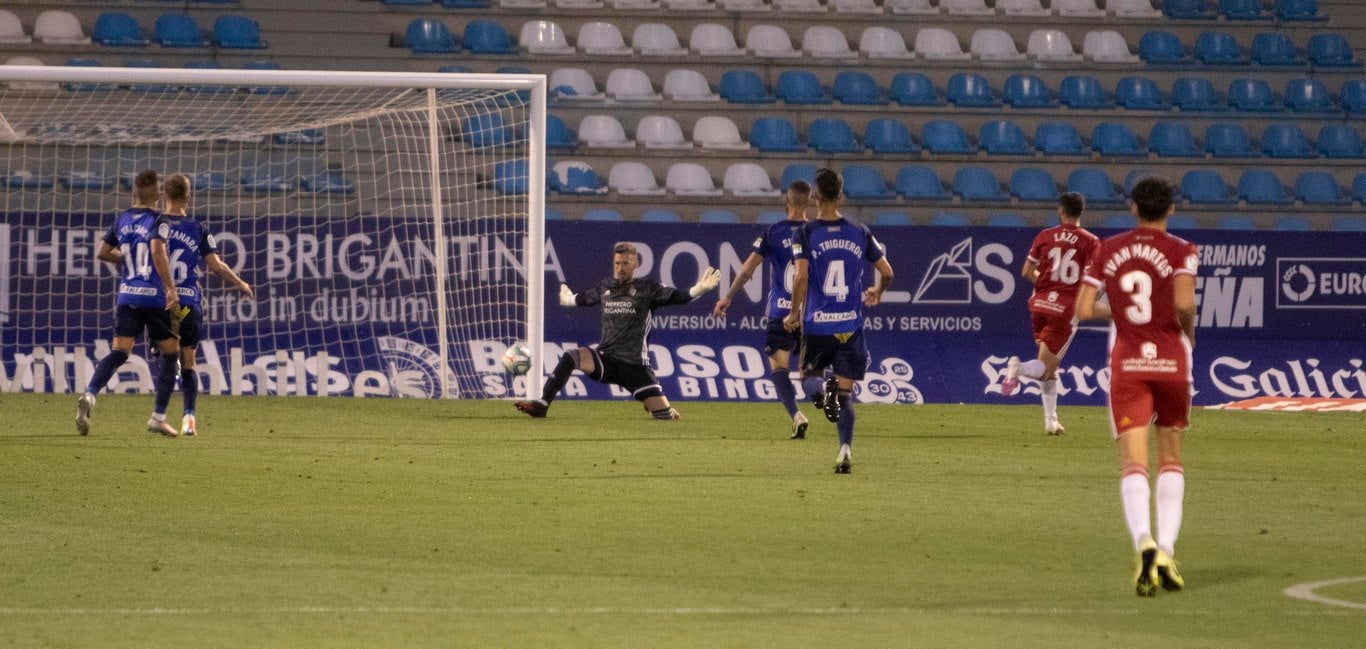 La Ponferradina se impone al Almería con gol de Yuri en El Toralín y logra respirar tranquila con la salvación en el bolsillo | El delantero se convierte en el máximo goleador en solitario de la historia de la Deportiva con 157 'dianas'. 