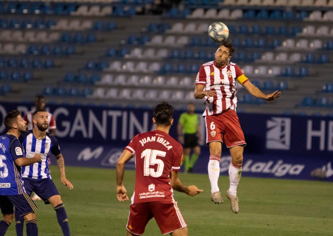 La Ponferradina se impone al Almería con gol de Yuri en El Toralín y logra respirar tranquila con la salvación en el bolsillo | El delantero se convierte en el máximo goleador en solitario de la historia de la Deportiva con 157 'dianas'. 