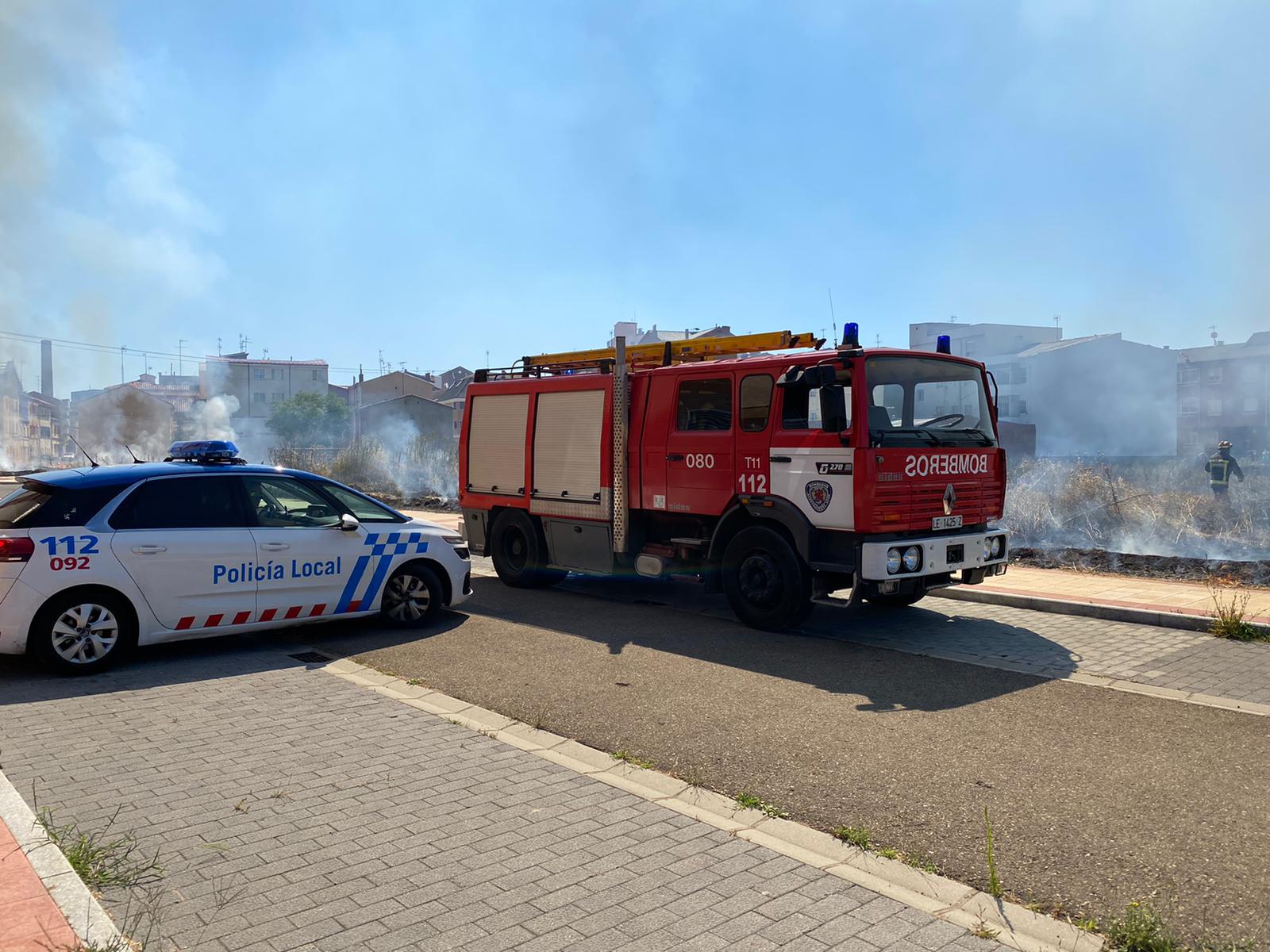 El fuego ha devorado parte del prado de esta zona de la capital leonesa.