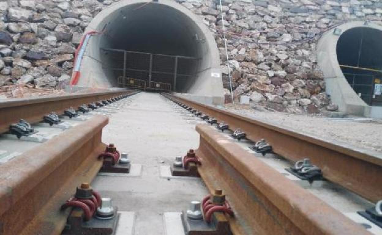 Acceso a uno de los túneles de la variante de Pajares.
