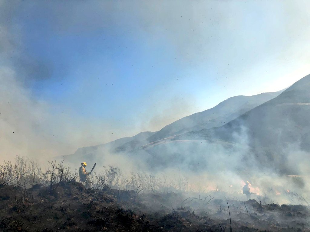 Un gran incendio en Balboa obliga a actuar a numerosos efectivos. El incendio se mantiene en 'nivel 0' y en el mismo actúan cuatro helicópteros y numerosos equipos de extinción. 