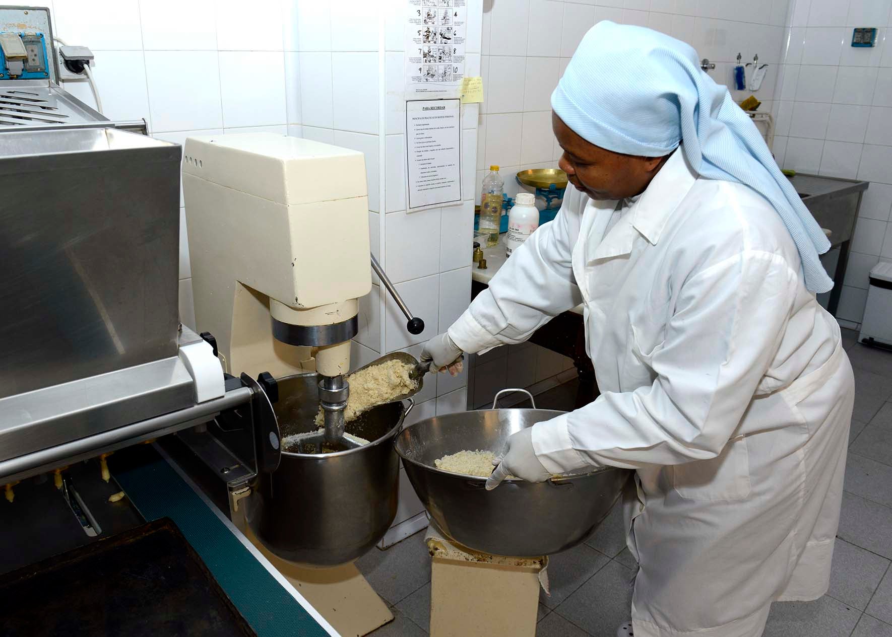 Las hermanas del Real Monasterio de San Benito del Real de Sahagún elaboran numerosos dulces de forma artesanal con recetas que atesoran desde la Edad Media.