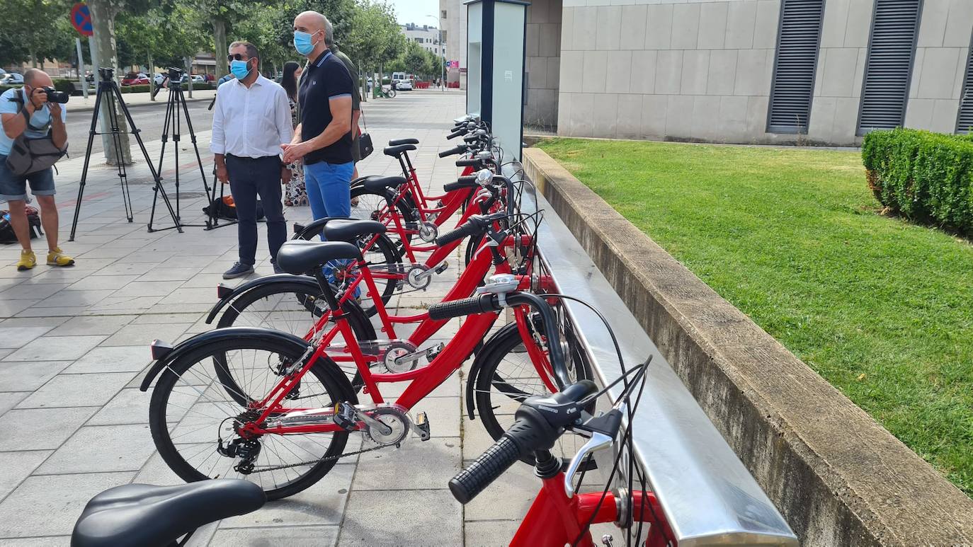 El Ayuntamiento de León acomete un plan 'renove' para reactivar las bicis de uso público en el marco del plan para conseguir una «ciudad sostenible». La inversión final alcanzará los 300.000 euros. 