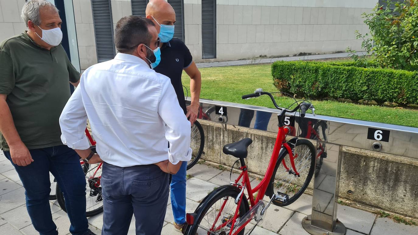 El Ayuntamiento de León acomete un plan 'renove' para reactivar las bicis de uso público en el marco del plan para conseguir una «ciudad sostenible». La inversión final alcanzará los 300.000 euros. 