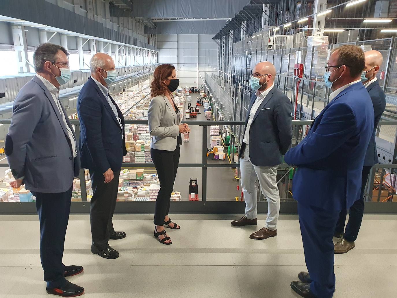 Visita de la consejera de Empleo e Industria, Carlota Amigo al Bloque Logístico de Mercadona en Villadangos del Páramo