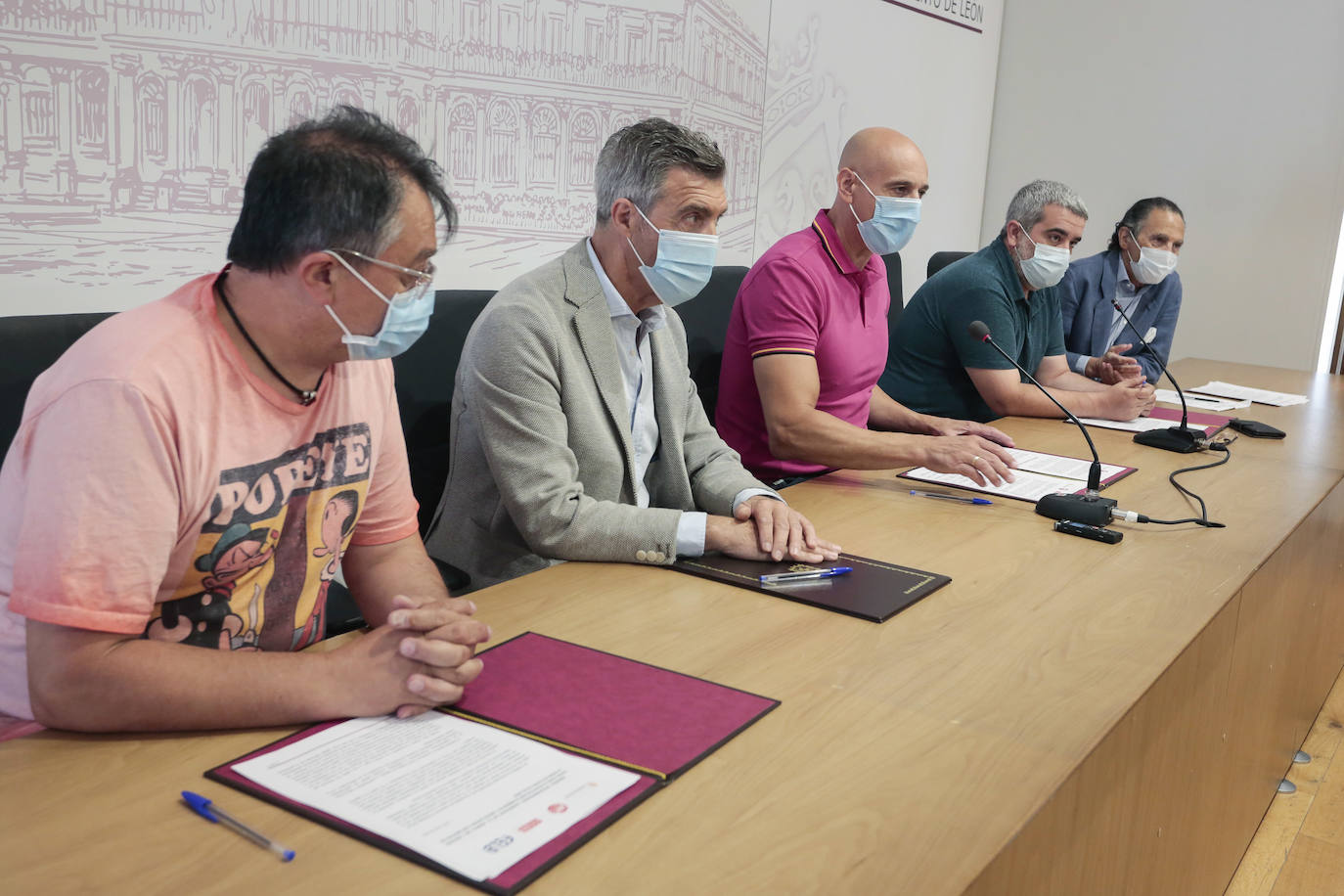 Fotos: Firma del Diálogo Social en el Ayuntamiento de León