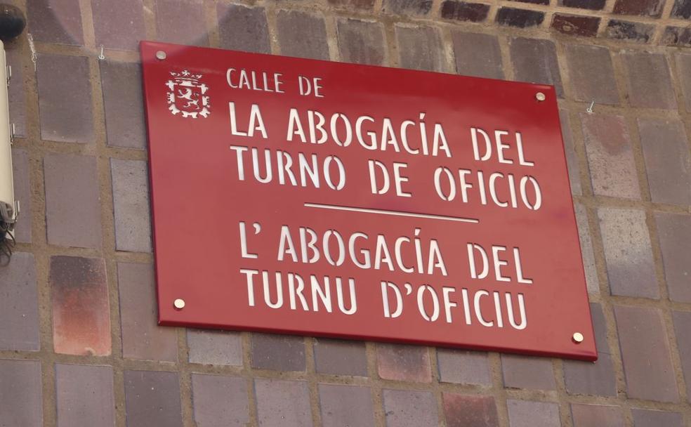 Placa de esta calle en la ciudad de León.