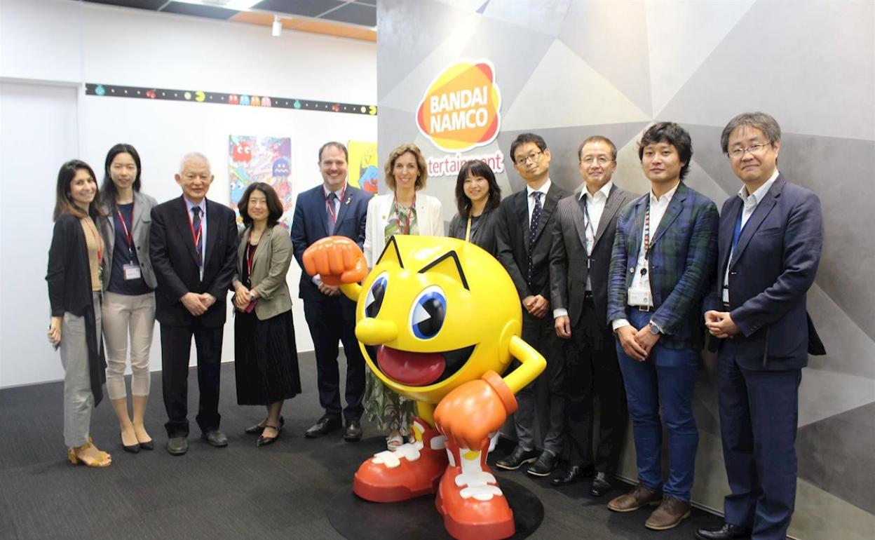 La consellera Chacón con representantes de Bandai Namco en la sede de la empresa en Japón 