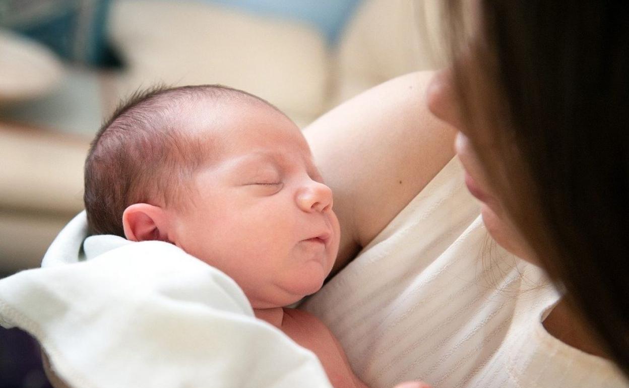 El Ayuntamiento aplicará incentivos a la natalidad con 500 euros por hijo.