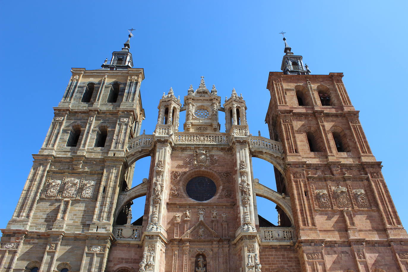 El Consorcio Provincial de Turismo y Leonoticias realizan un recorrido por tierras maragatas donde se juntan la cultura, el ocio y la gastronomía