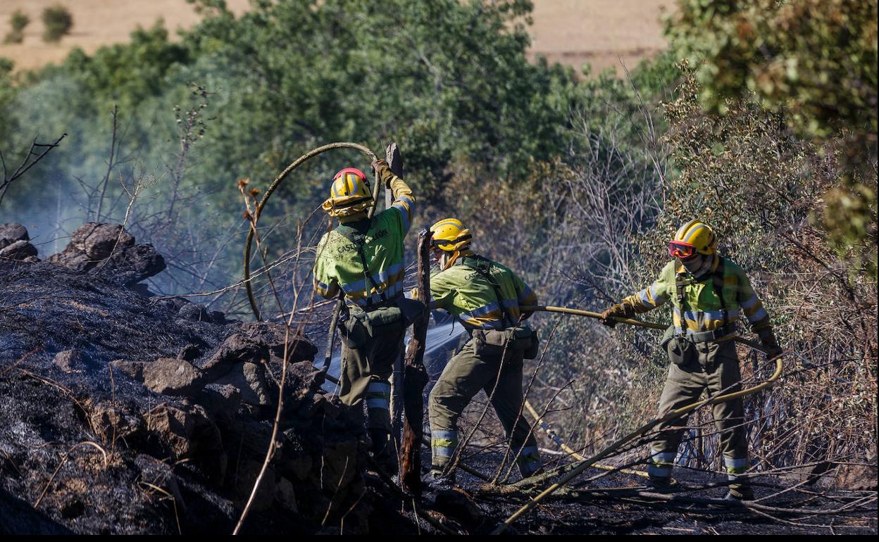 Labores de extinción en San Cristóbal de Segovia.