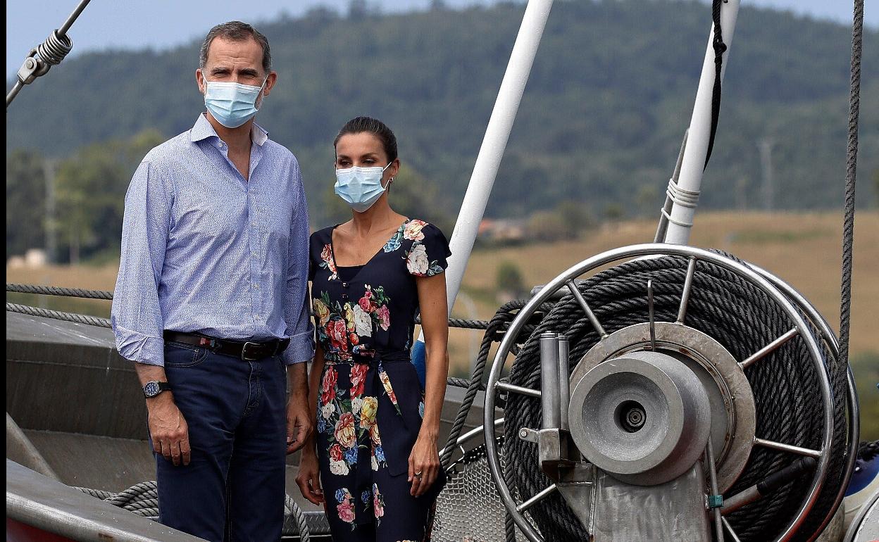 Los Reyes, en Cantabria durante su gira nacional a causa del coronavirus. 