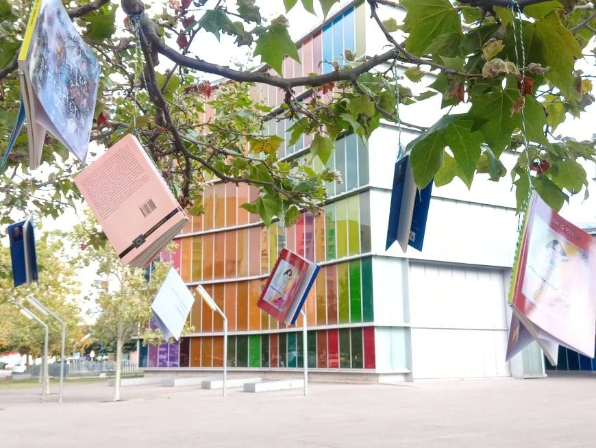 Los libros florecen en el Musac. 
