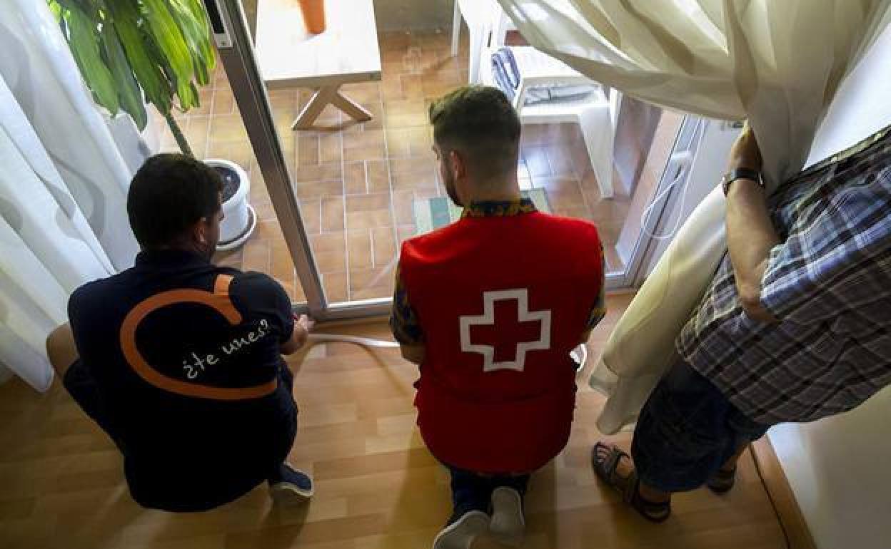 Imagen de una de las acciones desarrolladas por Cruz Roja.