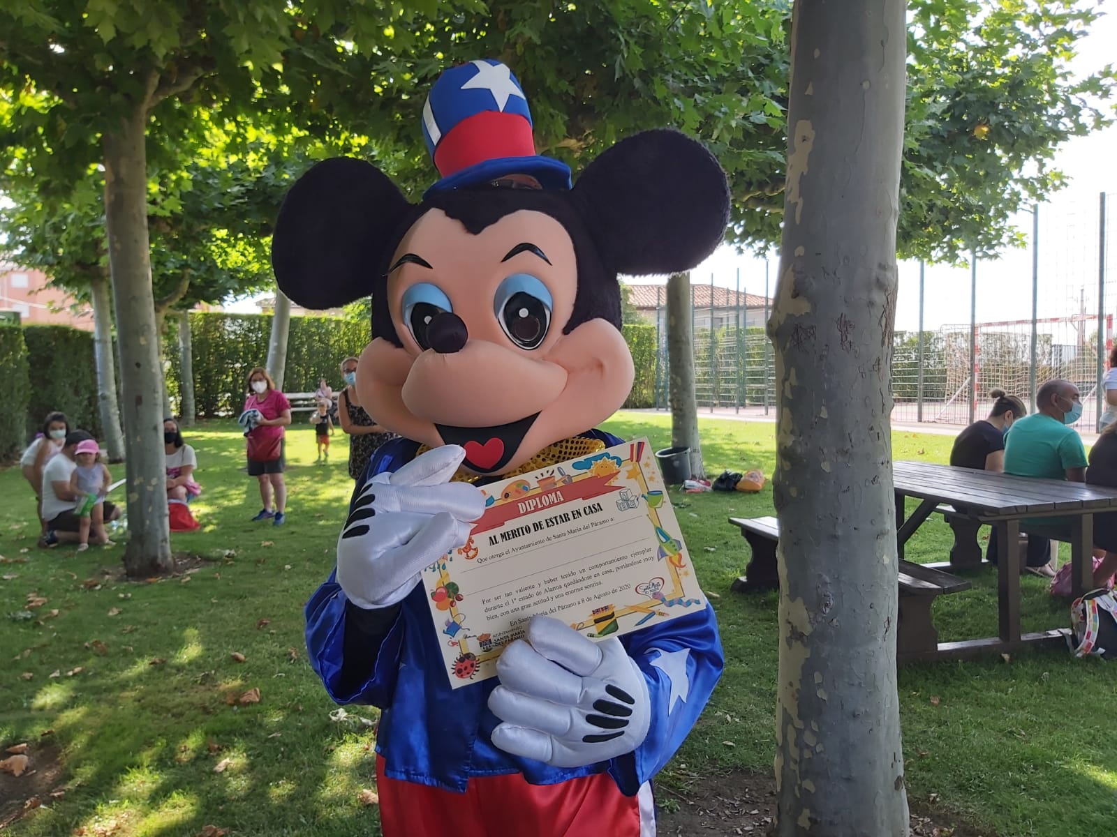 Fotos: Entrega de diplomas a los niños en Santa María del Páramo