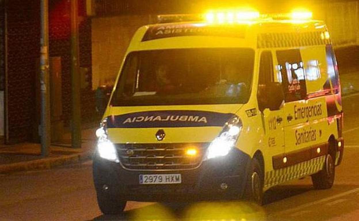 Imagen de una ambulancia de emergencias sanitarias. 