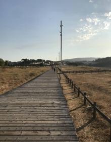 Imagen secundaria 2 - Puerto deportivo (arriba), playa de Baltar (centro) y caminos señalizados por las playas (abajo) 