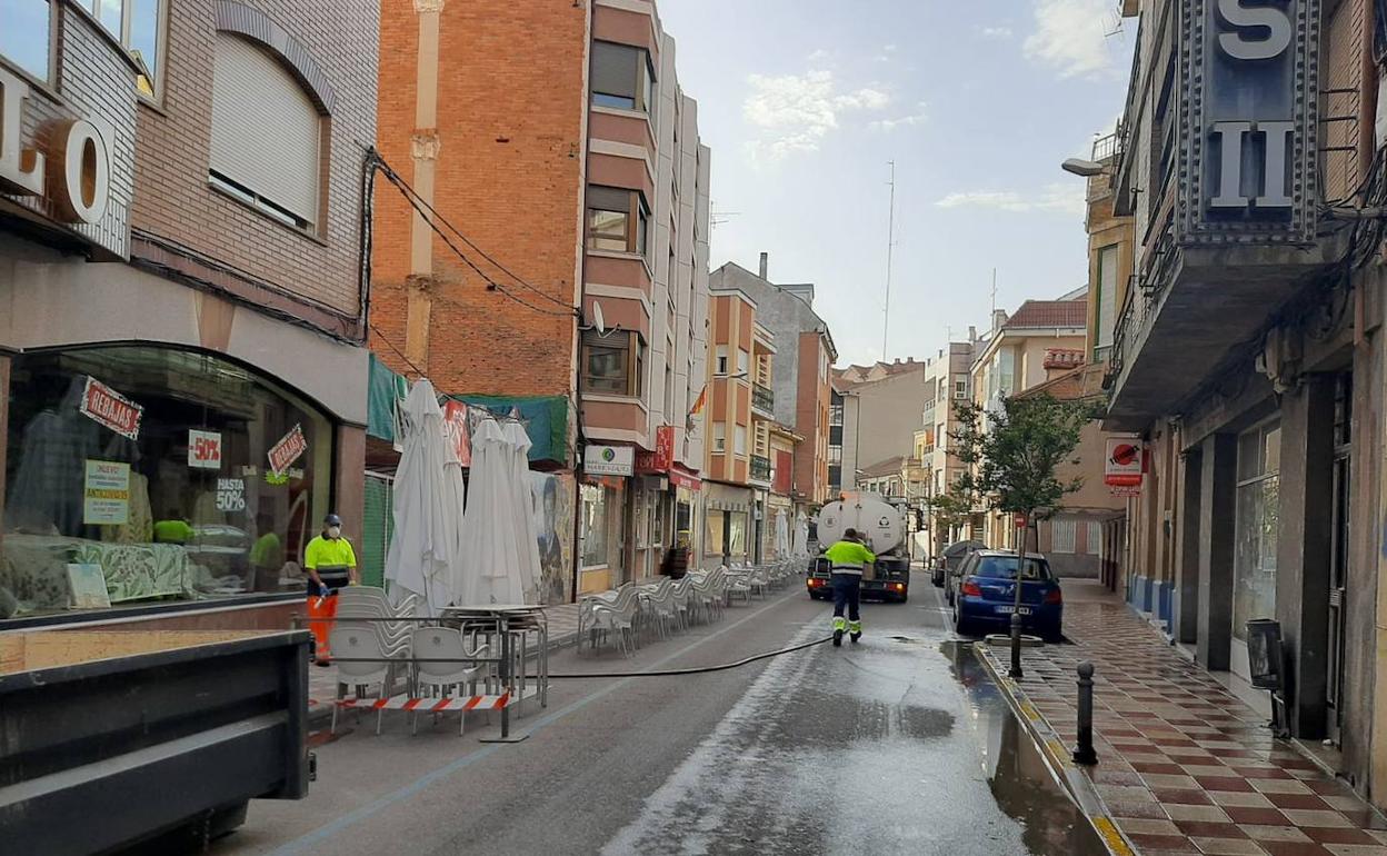 Desinfección de las calles de La Bañeza. 