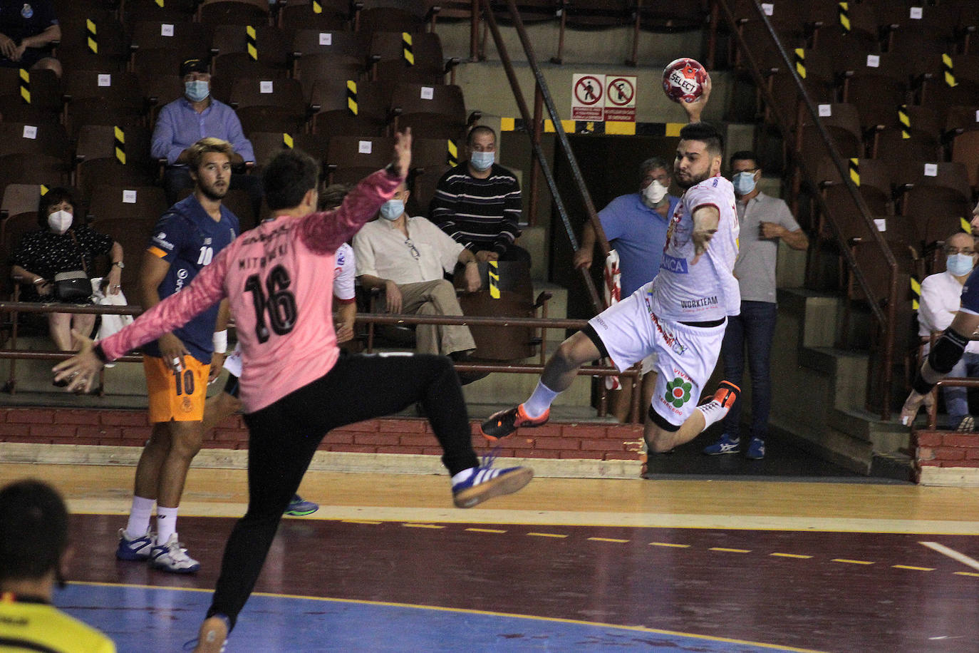 Fotos: Las imágenes del Abanca Ademar-Oporto